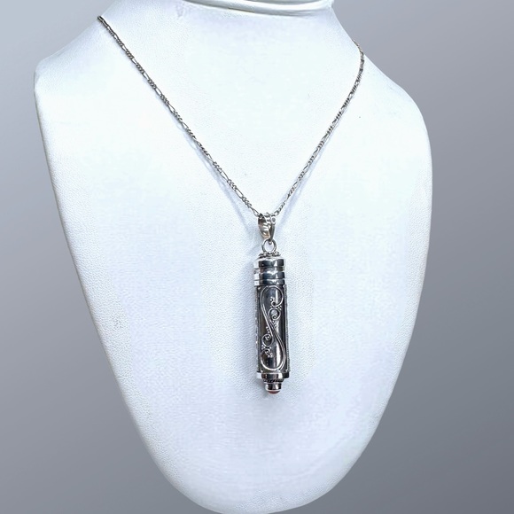 🌺Vintage Sterling & Carnelian Bottle/Vial Necklace - Picture 4 of 10